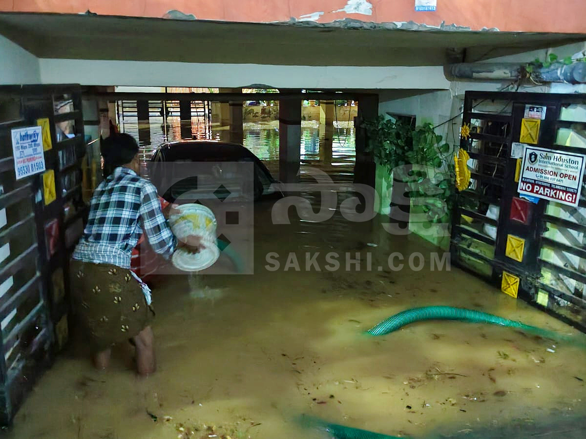 Floods inundate colonies in Manikonda14