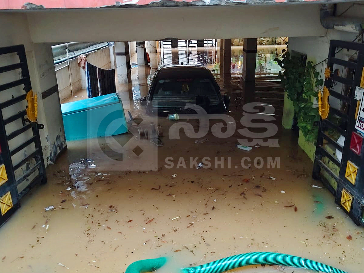 Floods inundate colonies in Manikonda15