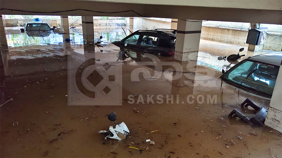 Floods inundate colonies in Manikonda2