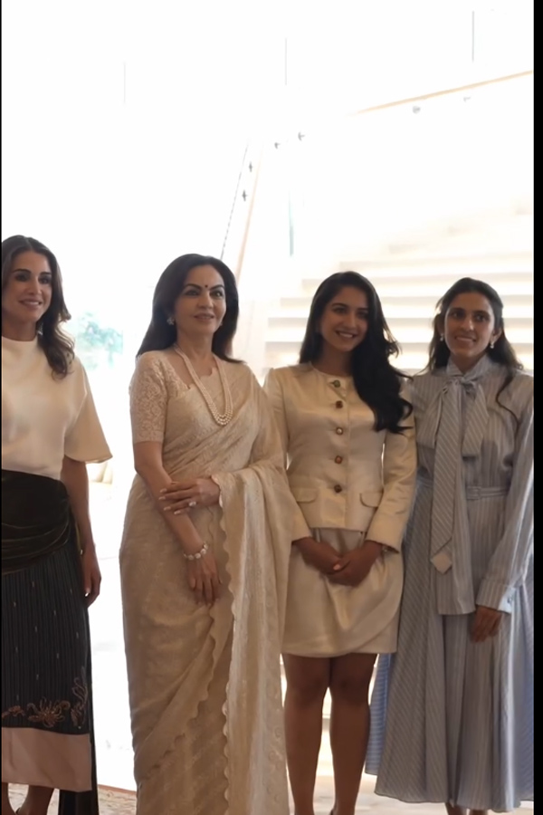 అంబానీ నివాసంలో జోర్డాన్ రాణి (ఫొటోలు) | Queen Rania visits Ambani ...