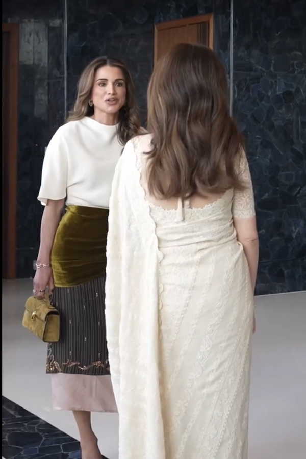 అంబానీ నివాసంలో జోర్డాన్ రాణి (ఫొటోలు) | Queen Rania visits Ambani ...