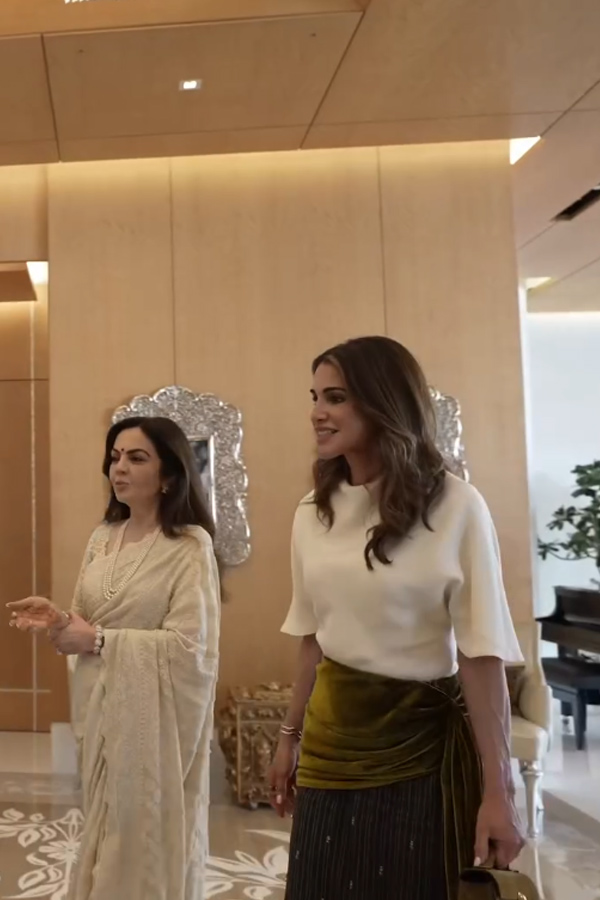 అంబానీ నివాసంలో జోర్డాన్ రాణి (ఫొటోలు) | Queen Rania visits Ambani ...