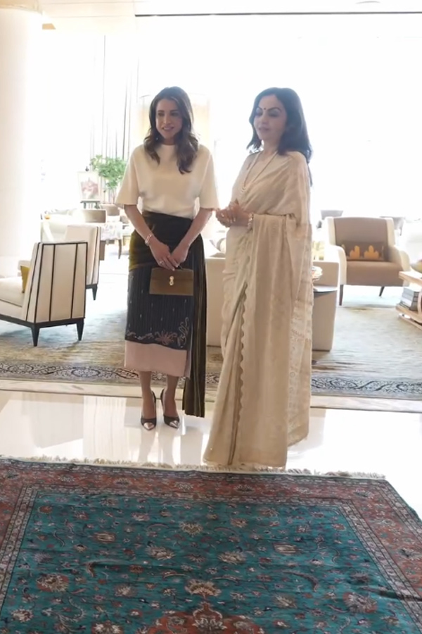 అంబానీ నివాసంలో జోర్డాన్ రాణి (ఫొటోలు) | Queen Rania visits Ambani ...