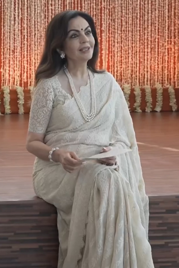 అంబానీ నివాసంలో జోర్డాన్ రాణి (ఫొటోలు) | Queen Rania visits Ambani ...