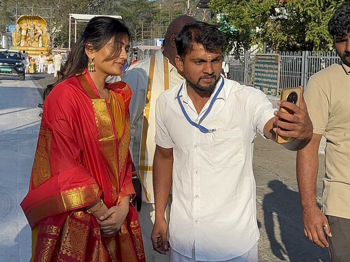 Tollywood Celebrities Visit Tirumala Temple Photos11