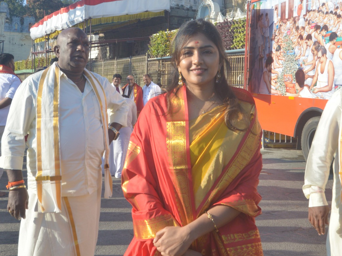 Tollywood Celebrities Visit Tirumala Temple Photos3