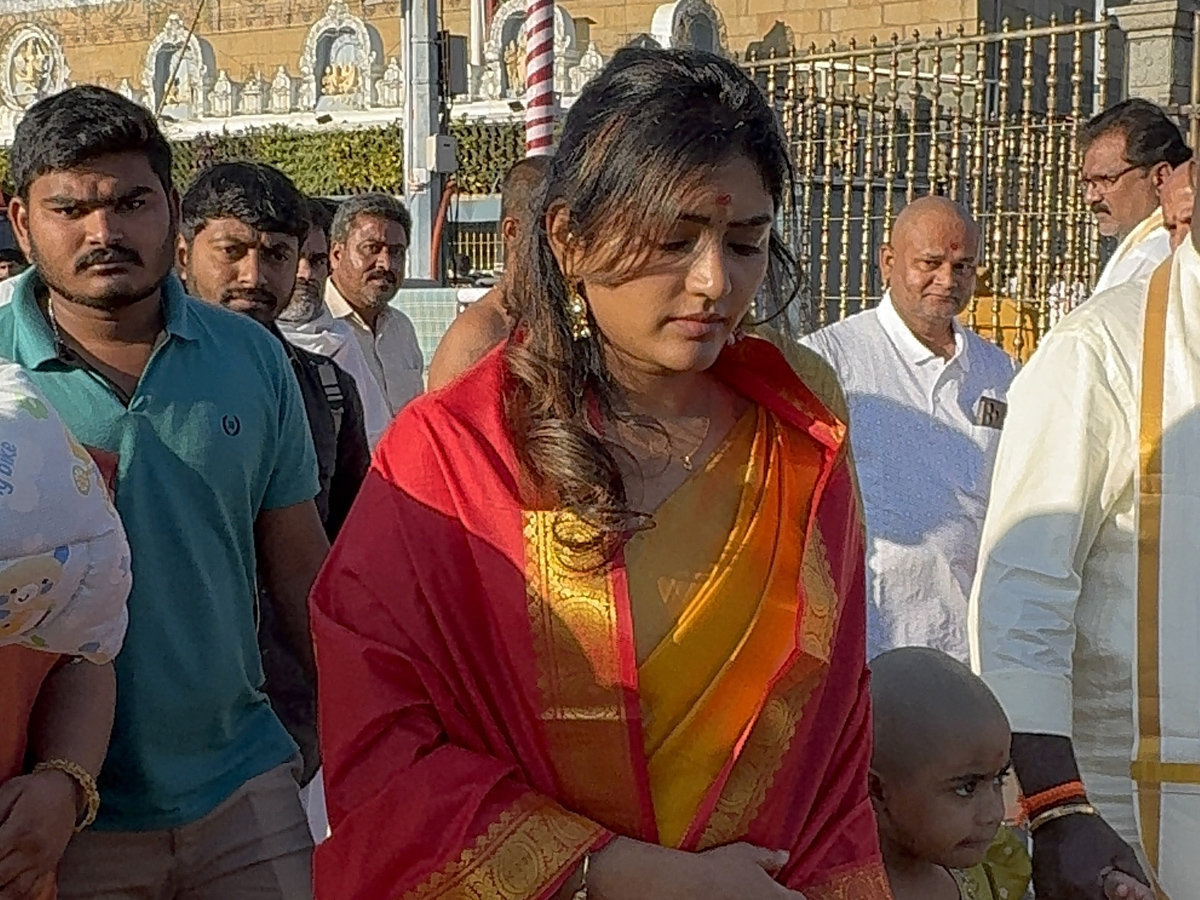 Tollywood Celebrities Visit Tirumala Temple Photos12