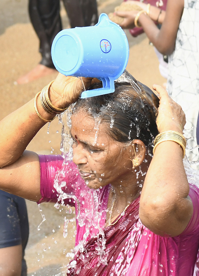 Visakhapatnam : Mahashivratri Sea Baths In RK Beach 11