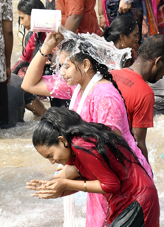 Visakhapatnam : Mahashivratri Sea Baths In RK Beach 13
