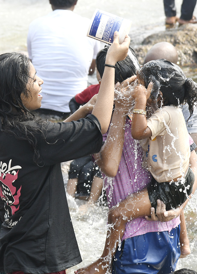 Visakhapatnam : Mahashivratri Sea Baths In RK Beach 14