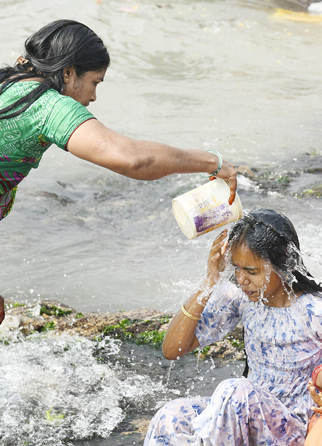 Visakhapatnam : Mahashivratri Sea Baths In RK Beach 16