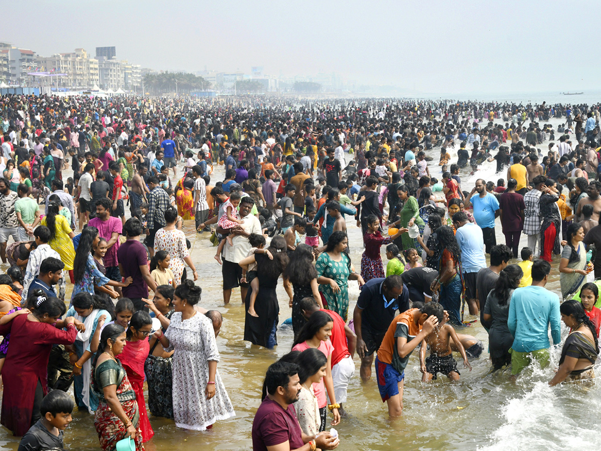 Visakhapatnam : Mahashivratri Sea Baths In RK Beach 8
