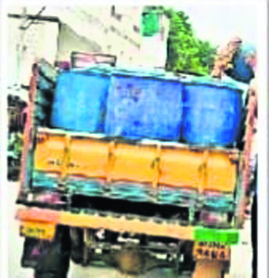 ఇష్టారాజ్యంగా కోళ్ల వ్యర్థాల రవాణా 1