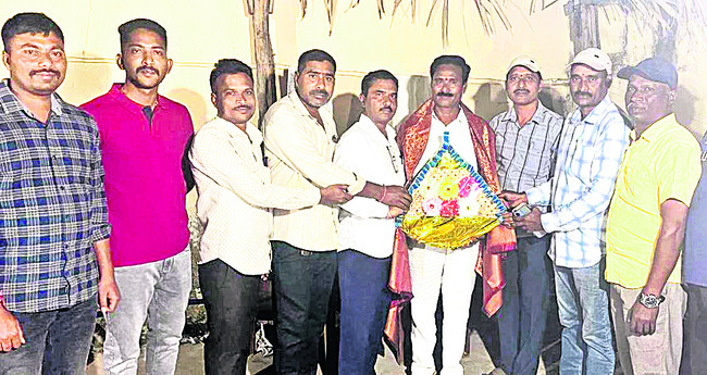 కేసీఆర్‌కు శుభాకాంక్షలు
2