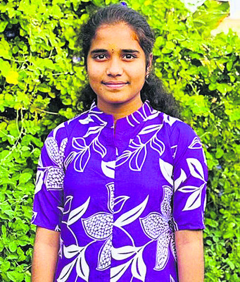 ఉరేసుకుని బాలిక ఆత్మహత్య1