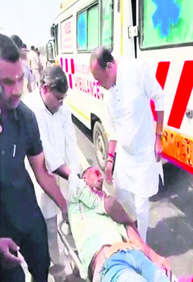 క్షతగాత్రులను చూసి.. కాన్వాయ్‌ ఆపి..1