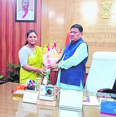 గిరిజనుల సమస్యలపై వినతి1