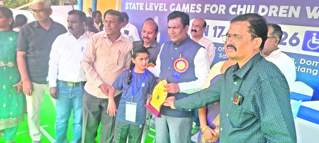 రాష్ట్రస్థాయి స్పోర్ట్స్‌ డేలో ప్రతిభ1