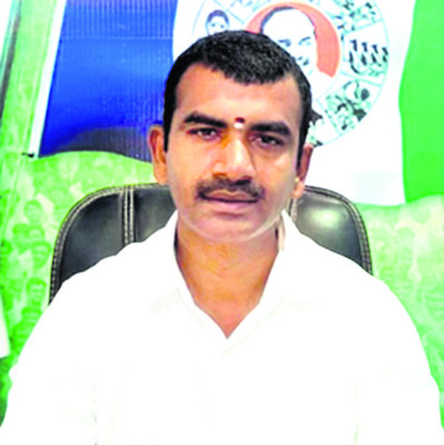 ఇలాంటి నీచుడిని పబ్లిగ్గా ఉరితీయాలి 
2