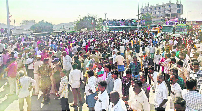 ● చిన్నారిపై హత్యాచారంతో మండిపడ్డ మదనపల్లె ● కట్టలు తెగ1