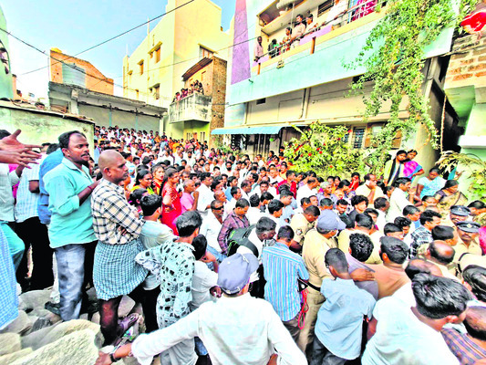 ● చిన్నారిపై హత్యాచారంతో మండిపడ్డ మదనపల్లె ● కట్టలు తెగ4