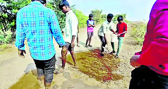 ●స్పందించని మంత్రి.. ఉద్యమించిన యువత 1