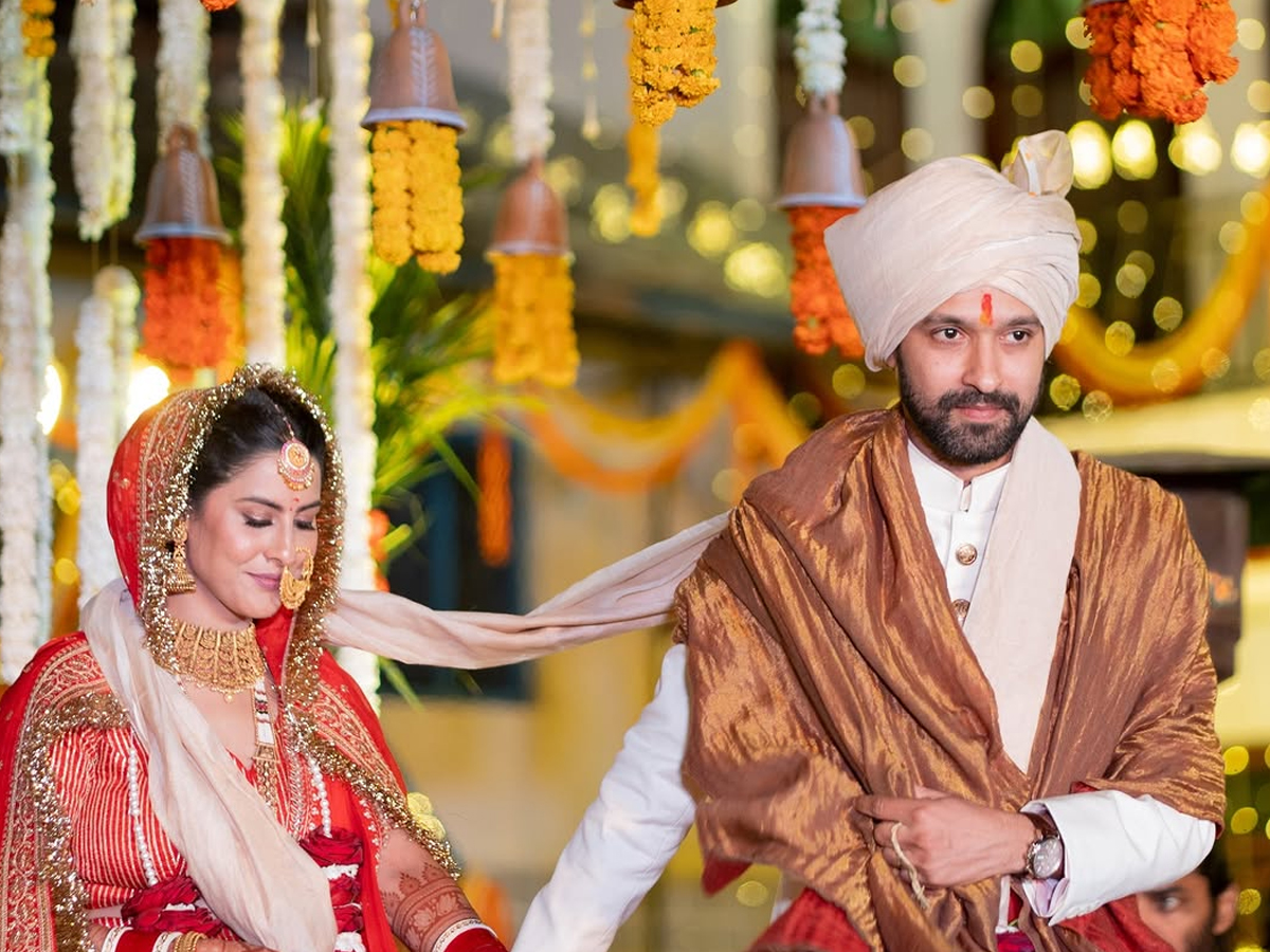 Actor Vikrant Massey Wedding Anniversary Emotional WIshes To Wife Photos1