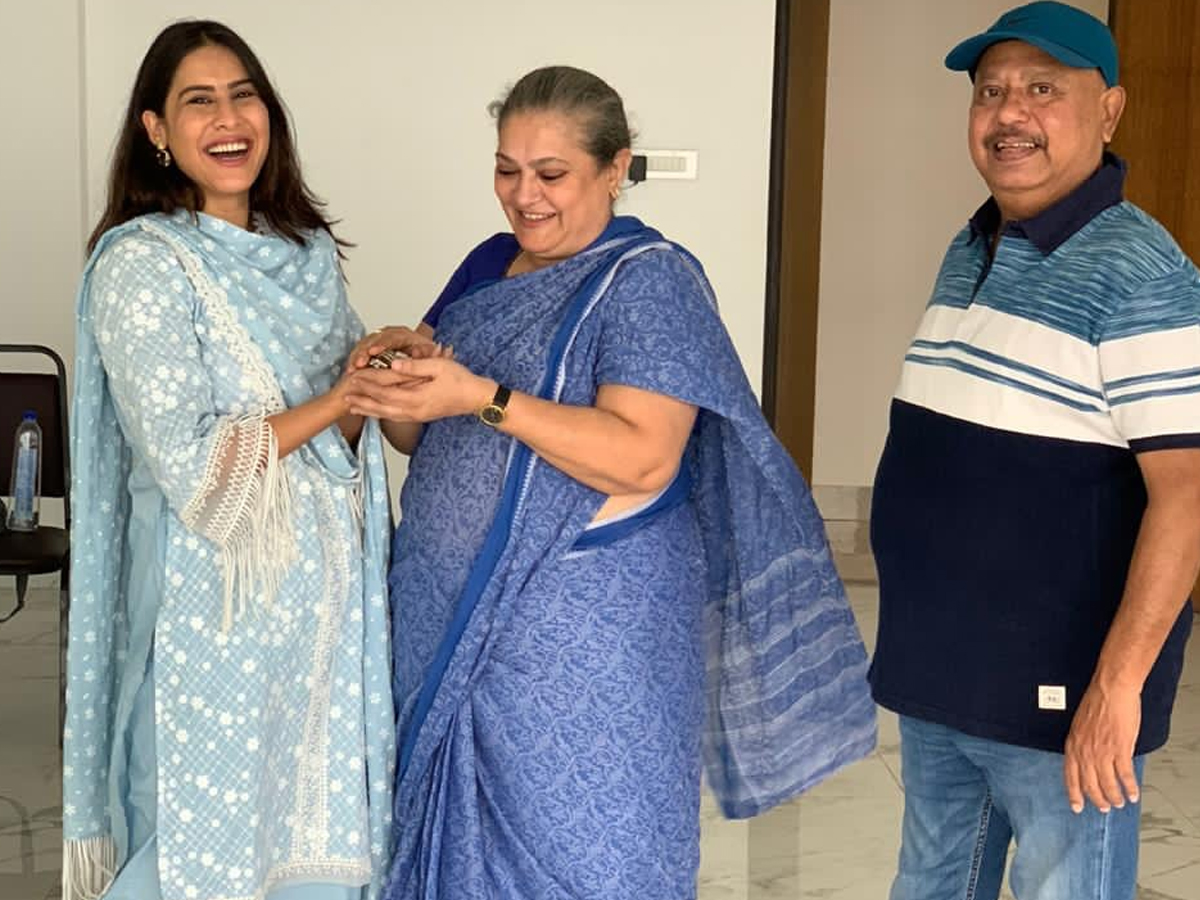 Actor Vikrant Massey Wedding Anniversary Emotional WIshes To Wife Photos3