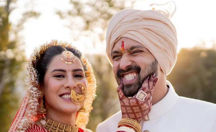 Actor Vikrant Massey Wedding Anniversary Emotional WIshes To Wife Photos8