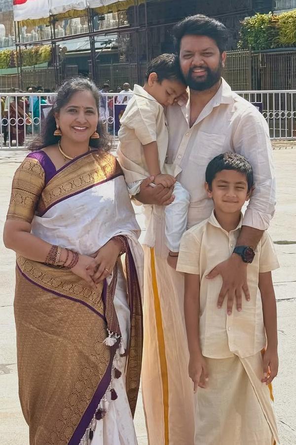 Anchor Lasya with Her family visited Tirumala Photos4