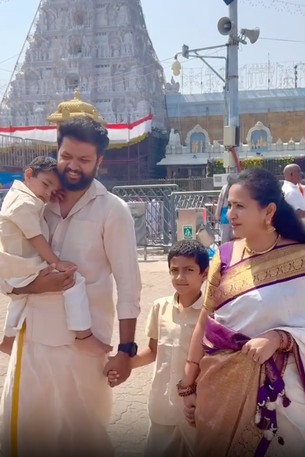 Anchor Lasya with Her family visited Tirumala Photos6