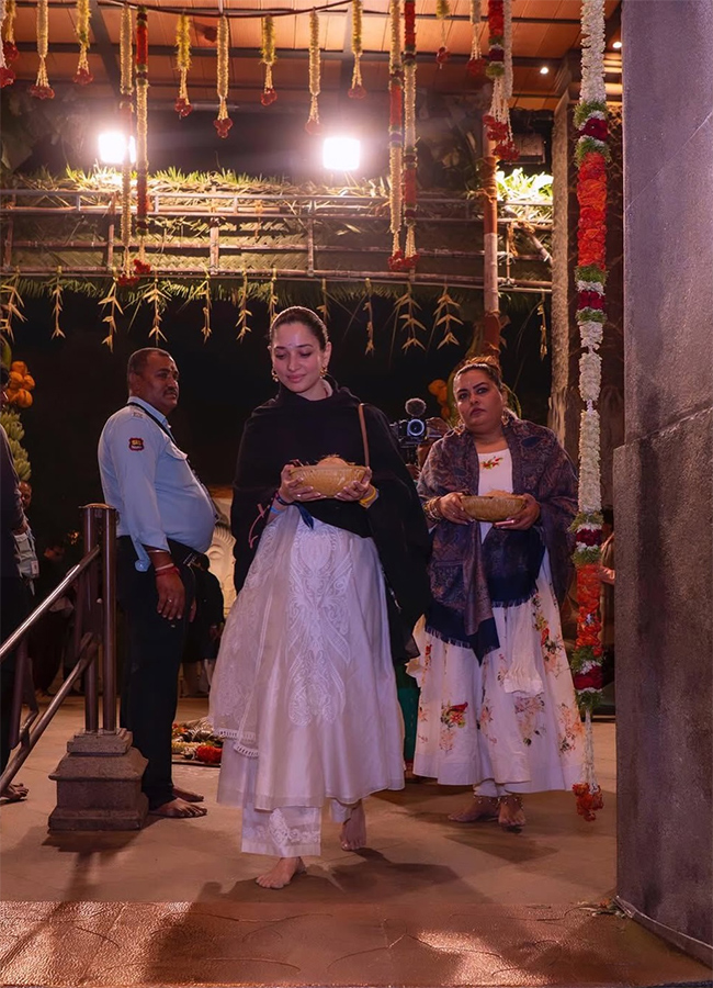 Tamannaah Bhatia Celebrate Maha Shivratri At Isha Foundation11