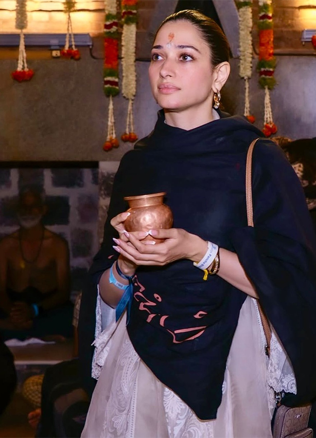 Tamannaah Bhatia Celebrate Maha Shivratri At Isha Foundation14