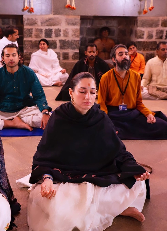 Tamannaah Bhatia Celebrate Maha Shivratri At Isha Foundation16