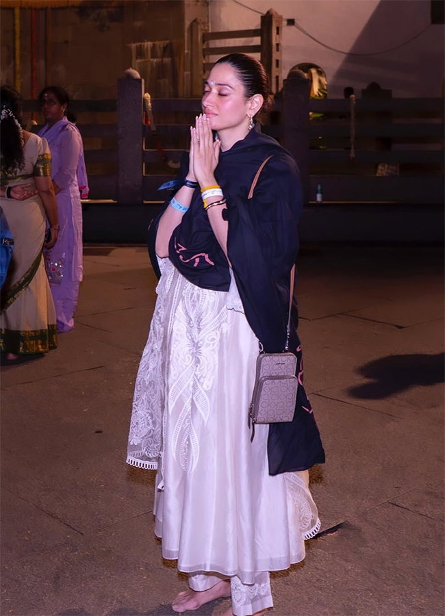 Tamannaah Bhatia Celebrate Maha Shivratri At Isha Foundation4