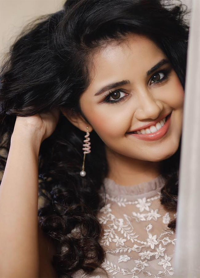 Tollywood Actress Anupama Parameswaran Birthday Special Photos19