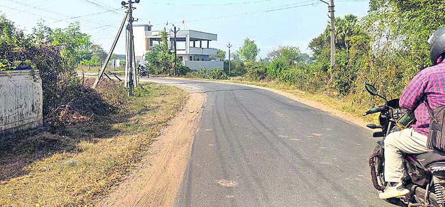 ఆ మలుపులు.. ప్రమాదాలకు నెలవులు1