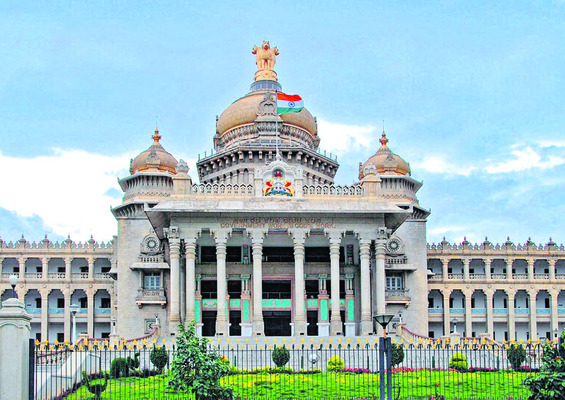 విధానసౌధలో కలంపై కట్టడి1