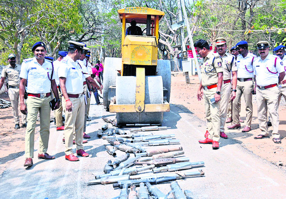 సైలెన్సర్లపై బుల్డోజర్‌ 1