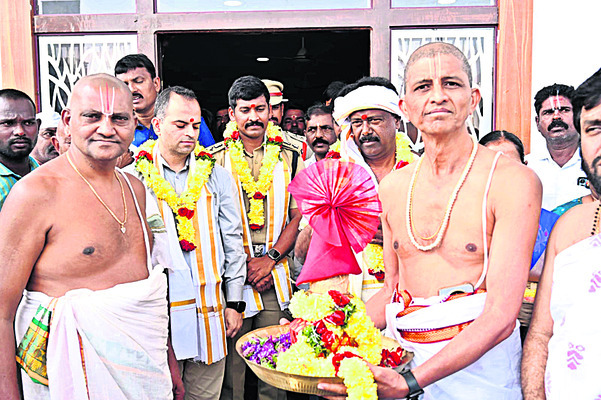 భక్తులకు ఎలాంటి ఇబ్బందులు రావొద్దు1