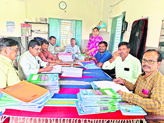 ఇంటర్నల్‌ మార్కుల పరిశీలన2