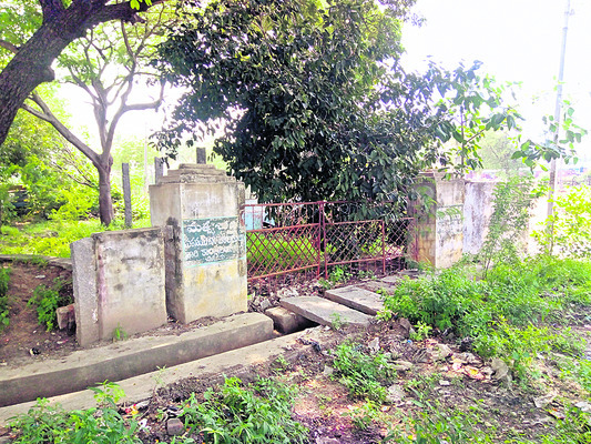 చెరువు స్థలంలో సైకిల్‌ సవారీ! 1