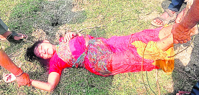 చెరువులో దూకి మహిళ ఆత్మహత్య1