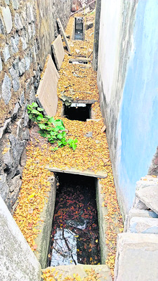 పేరుకుపోయిన సమస్యలు..
1