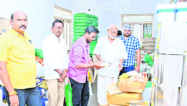 ఆలయంలో ఫుడ్‌ సేఫ్టీ అధికారుల తనిఖీ1