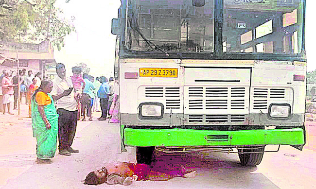 బస్సు ఢీకొని ఒకరి మృతి 2