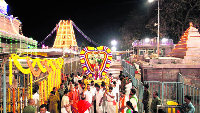 శ్రీశైలం.. పుష్పశోభితం 1