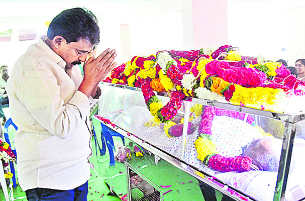 ఎమ్మెల్సీ తలశిల రఘురామ్‌కు పితృ వియోగం 1