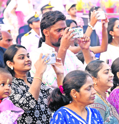 సాగరతీరంలో సాహస గర్జన11