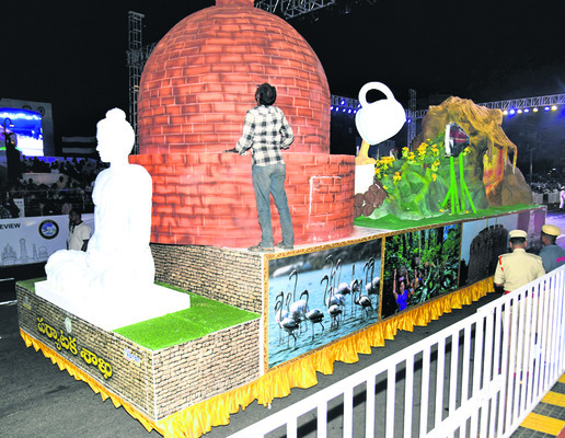 సాగరతీరంలో సాహస గర్జన7